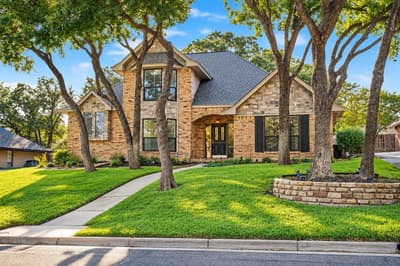 2110 Emerald Lake Drive, Arlington TX 76013