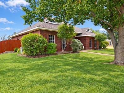 1607 N Park Drive, Bowie TX 76230 - Photo 2