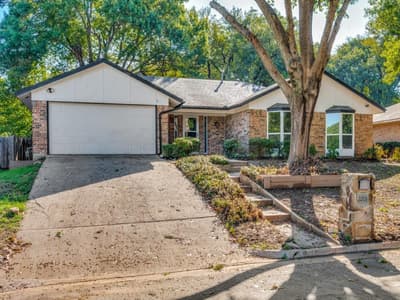 2203 Valleydale Drive, Arlington TX 76013 - Photo 2