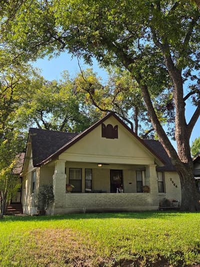 2564 Waits Avenue, Fort Worth TX 76109