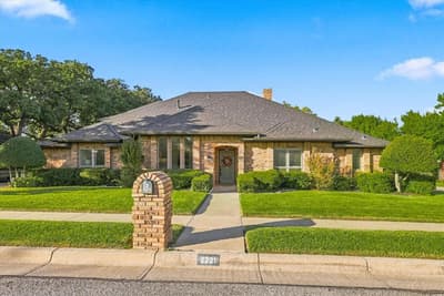 2221 Pine Thicket Lane, Bedford TX 76021