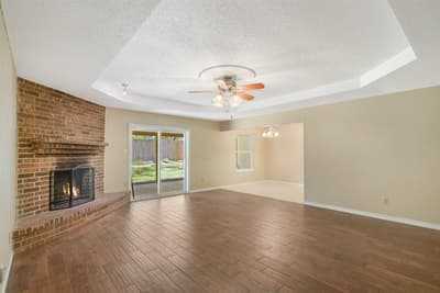 6410 Willow Springs Drive, Arlington TX 76001 - Photo 3