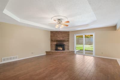 6410 Willow Springs Drive, Arlington TX 76001 - Photo 4