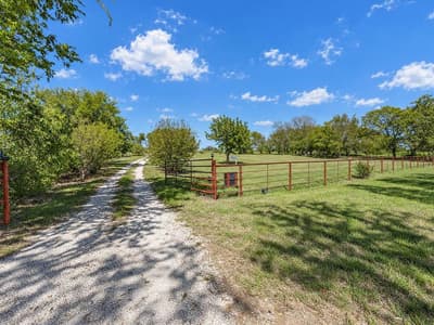 211 Whitehouse Road, Ennis TX 75119 - Photo 2