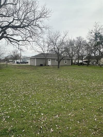 610 N Mason Street, Bowie TX 76230 - Photo 2