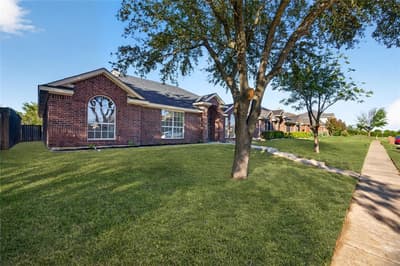 2221 Bridle Path Drive, Lancaster TX 75146 - Photo 2