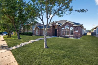 2221 Bridle Path Drive, Lancaster TX 75146 - Photo 3