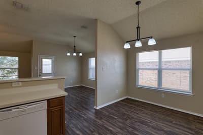 612 Pineview Lane, Fort Worth TX 76140 - Photo 4
