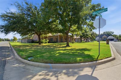 800 Cottonwood Court, Stephenville TX 76401 - Photo 4