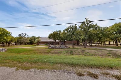 111 Clear Creek Drive, Sunset TX 76270 - Photo 2