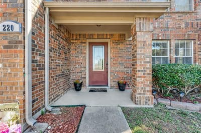 220 Sunset Oaks Drive, Fort Worth TX 76112 - Photo 2