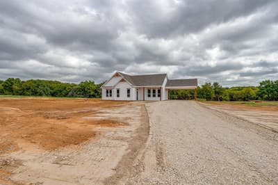 1024 RAYS Way, Weatherford TX 76085