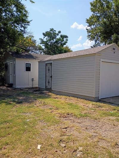 2671 Moffatt Avenue, Dallas TX 75216 - Photo 2