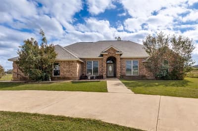 609 South Drive, Springtown TX 76082