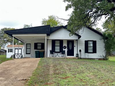 109 E Leon Street, Gatesville TX 76528