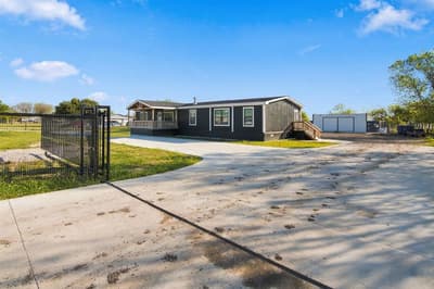 18061 Cindys Lane, Justin TX 76247 - Photo 4