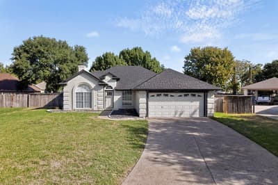 2662 Village Green Drive, Grand Prairie TX 75052