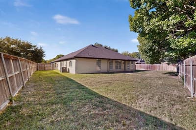 2662 Village Green Drive, Grand Prairie TX 75052 - Photo 5