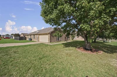 301 Wintergreen Court, Weatherford TX 76085 - Photo 2