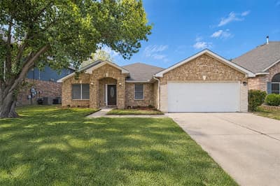 2440 Ranchview Drive, Grand Prairie TX 75052 - Photo 3