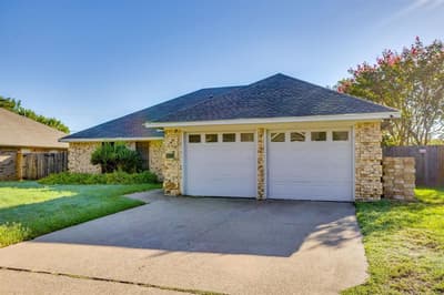 6015 Kenilworth Drive, Arlington TX 76001 - Photo 2