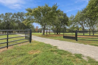 916 Cleve Cole Road, Denison TX 75021