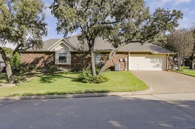 5024 Southpoint Drive, Arlington TX 76017 - Photo 2
