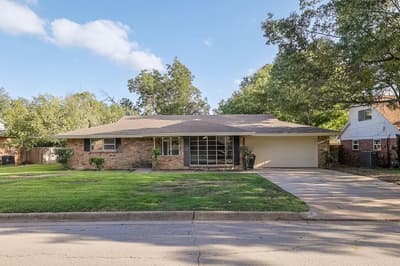 2709 Larkin Avenue, Fort Worth TX 76133