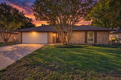 201 Oakhaven Drive, Grand Prairie TX 75050