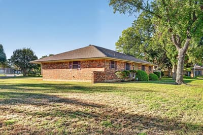 1818 Lakemont Court, Arlington TX 76013 - Photo 3
