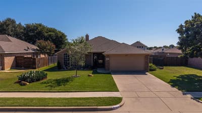 575 Tanglewood Drive, Burleson TX 76028 - Photo 2