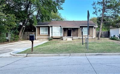 722 Circle Drive, Arlington TX 76010 - Photo 2