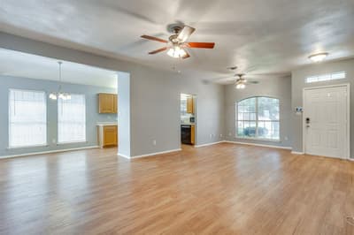 6221 St Leonard Drive, Arlington TX 76001 - Photo 4