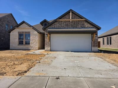 808 Silverleaf Drive, Ennis TX 75119