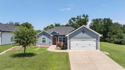 2206 Navasota Street, Granbury TX 76048 - Photo 2