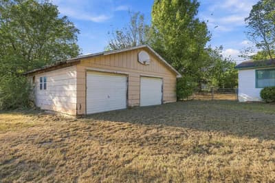 305 Dover Drive, Gordonville TX 76245 - Photo 4