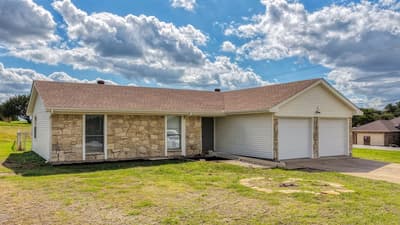 901 W Apache Trail, Granbury TX 76048 - Photo 3