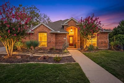 7613 Woodhaven Drive, North Richland Hills TX 76182 - Photo 2