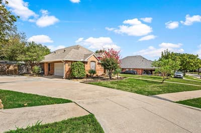 7613 Woodhaven Drive, North Richland Hills TX 76182 - Photo 4