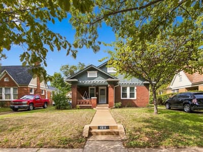1511 Hollywood Avenue, Dallas TX 75208