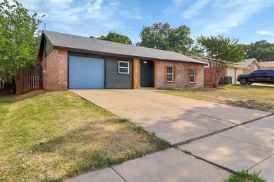 1913 Sandra Kay Lane, Arlington TX 76015 - Photo 2