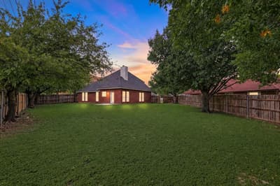 900 Blossomwood Court, Arlington TX 76017 - Photo 3