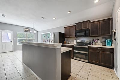 1242 E Powell Avenue, Fort Worth TX 76104 - Photo 5