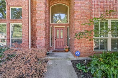 3406 Forestway Court, Arlington TX 76001 - Photo 4