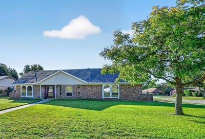 437 Overcrest Drive, Benbrook TX 76126