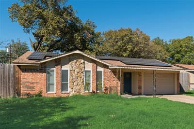 1717 Meadow Valley, Irving TX 75060 - Photo 2