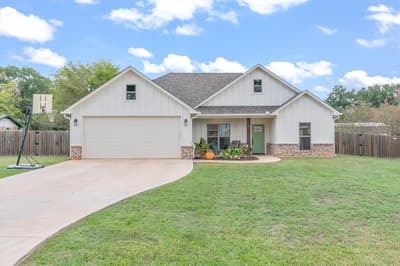 211 E Nevada Street, Van TX 75790