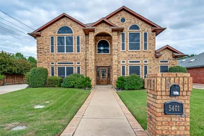 5401 Emerald Park Boulevard, Arlington TX 76017 - Photo 2