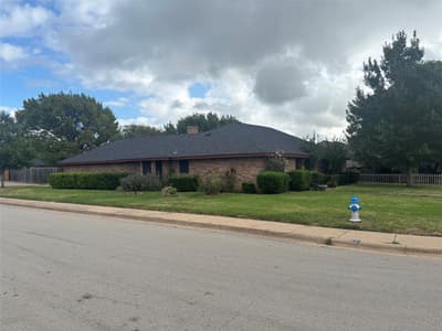 1335 Briarmeade Drive, Duncanville TX 75137