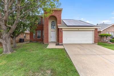 312 Elk Run Drive, Fort Worth TX 76140 - Photo 2